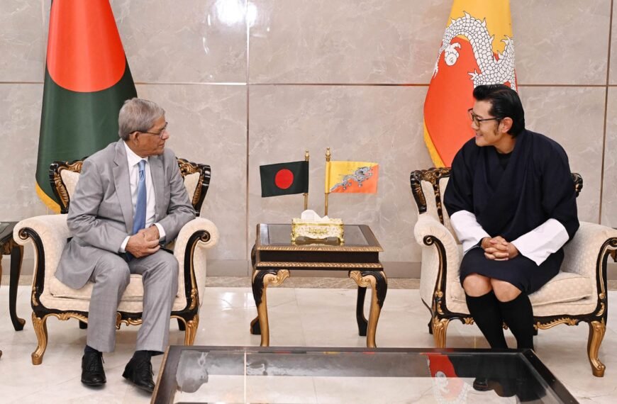 Bhutanese King stops in Dhaka, President Mirza Fakhrul welcomes Bhutanese King to Dhaka