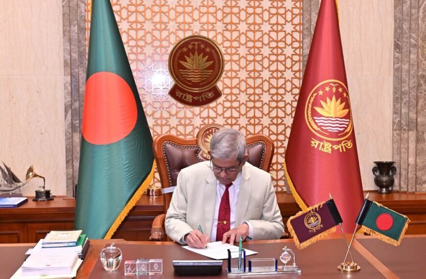 President Mirza Fakhrul begins first official activity at Bangabhaban