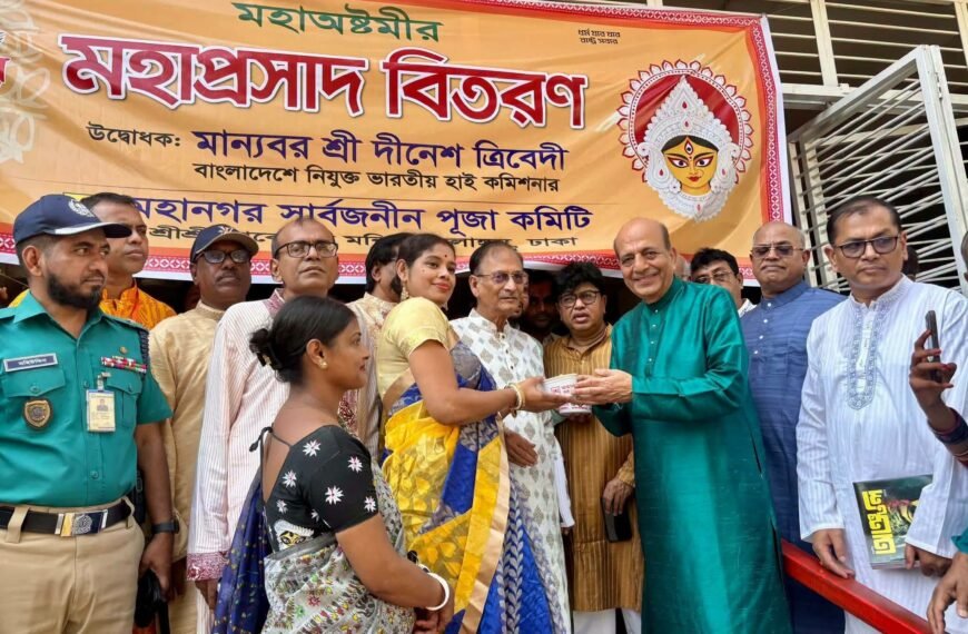 Indian High Commissioner Dinesh Trivedi Inaugurates ‘Mahaprasad’ Distribution at Dhakeshwari Temple on Maha Ashtami