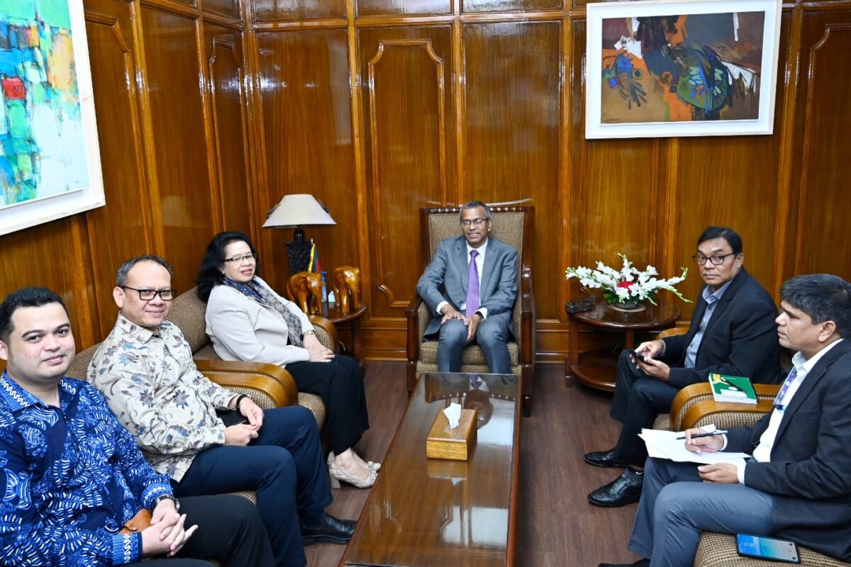 Indonesian Ambassador Pays Courtesy Call on Bangladesh Bank&hellip;